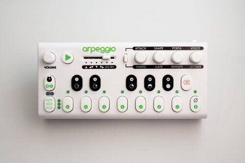 Arpeggio - это мини-машина для создания мелодий со встроенным синтезатором