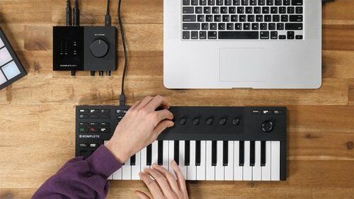 Native Instruments Komplete Kontrol M32 - портативная MIDI-клавиатура