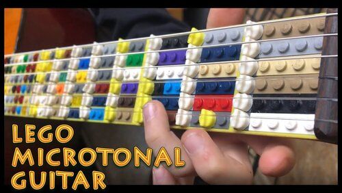 Tolgahan spentoğulu создал микротональную гитару, используя блоки Lego как лады