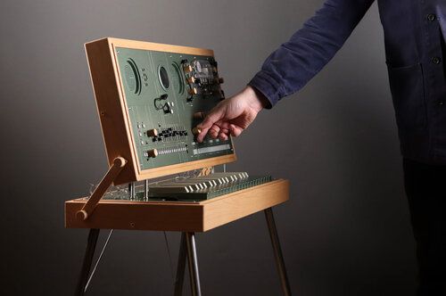 Love Hultén EC1 - синтезатор ручной работы со звуком Roland в ядре