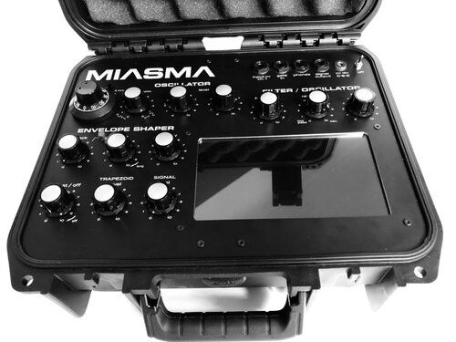 Pin Electronics Miasma - аналоговый модульный синтезатор с цифровой матрицей