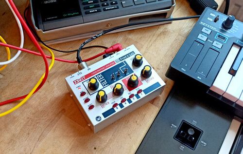 Fred's Lab ZeKit - доступный 4-голосный парафонический гибридный синтезатор
